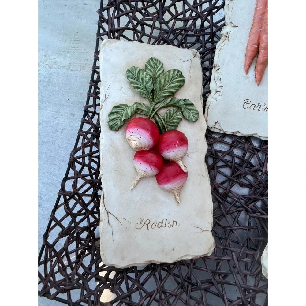 Vintage Style 3D Vegetable Wall Art Set of 3 Carrot Radish Pea Kitchen Decor